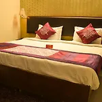 Oyo 1754 Hazratganj