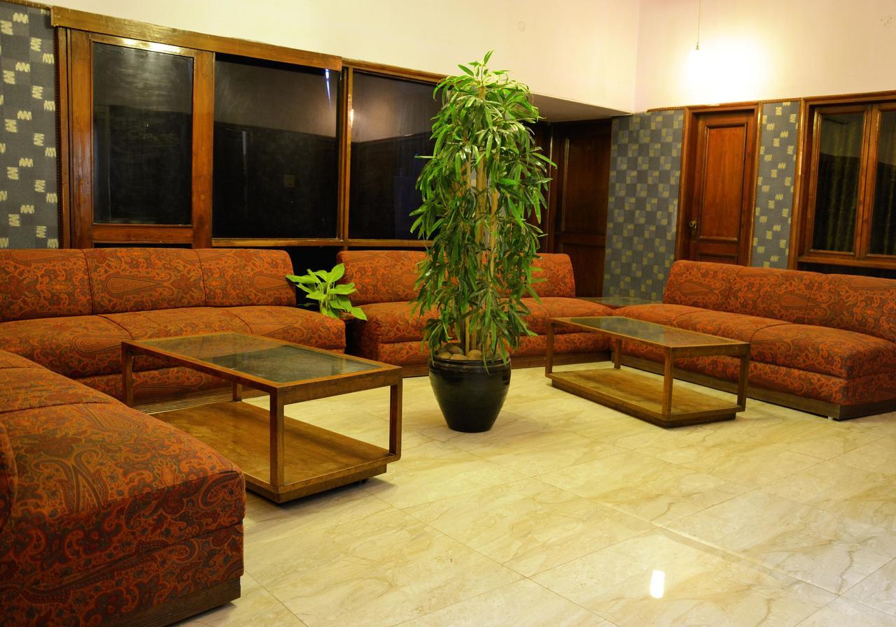 Oyo 1754 Hazratganj