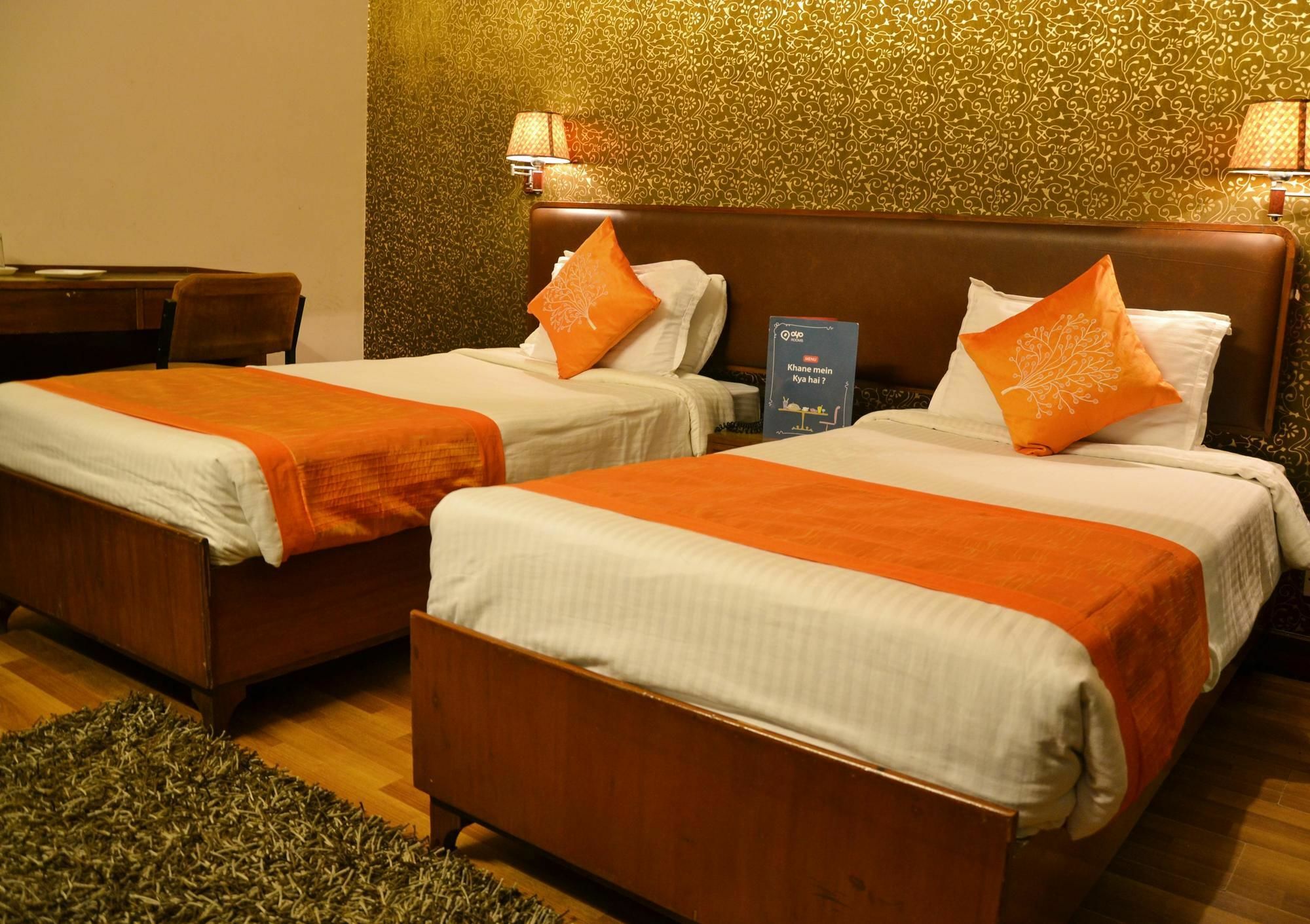 Oyo 1754 Hazratganj Hotel